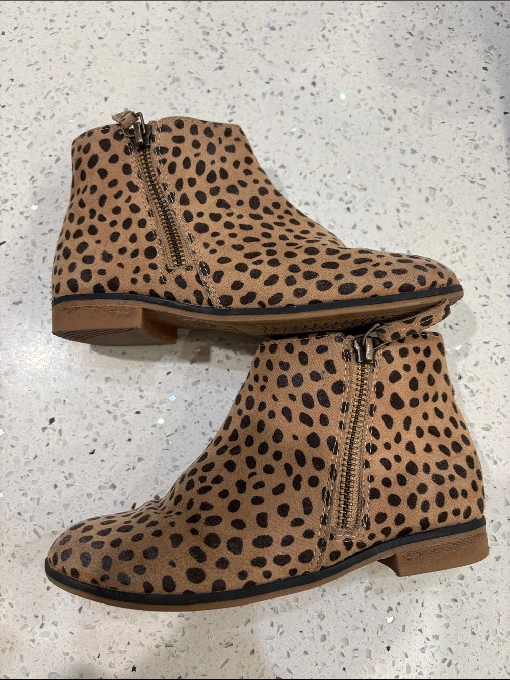 Girls Cat & Jack/The Children’s Place booties size 13